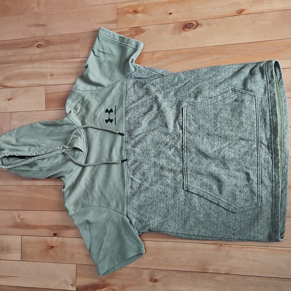 Under Armour medium men's short sleeve khaki green hoodie‎